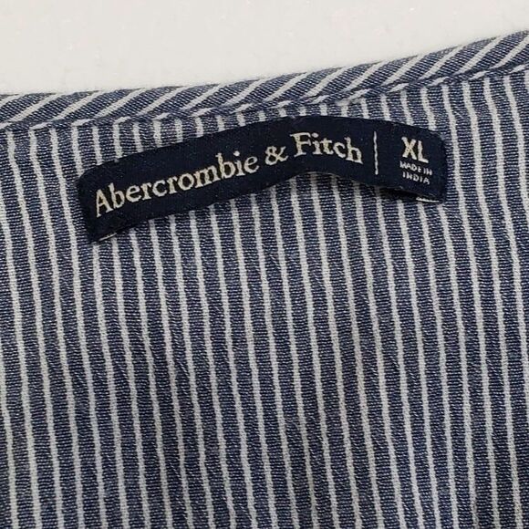 Abercrombie & Fitch Woman's V-Neck Embroidered Blouse with Tie Sleeves, Size XL - Picture 2 of 6